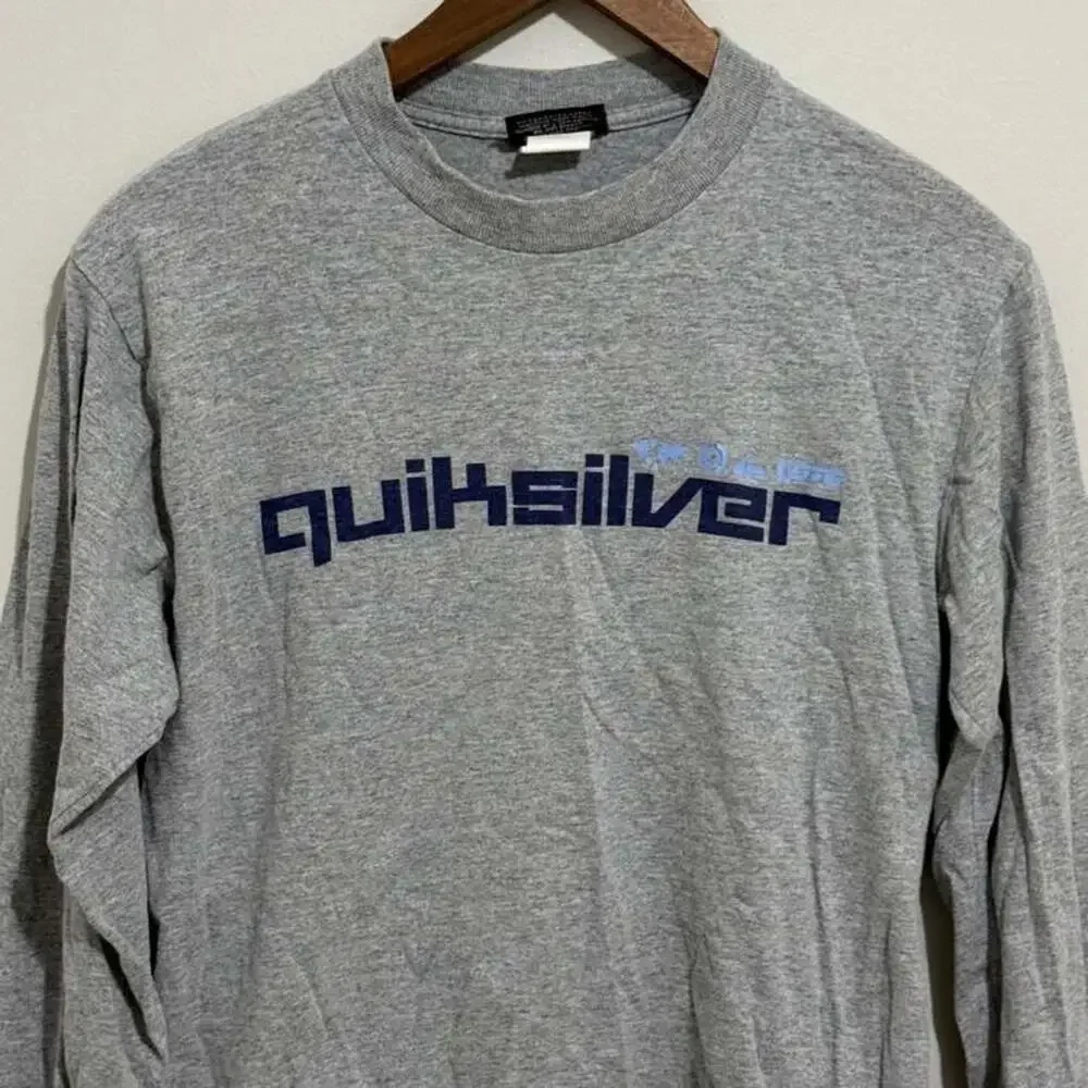 Vintage Quiksilver Y2K Graphic Long Sleeve Tee Grey